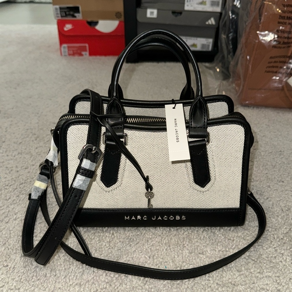 Marc Jacobs Small Crossbody Satchel!